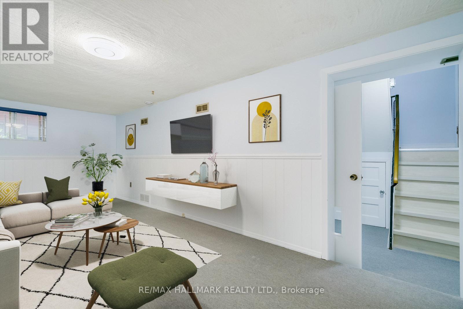 38 Osborne Avenue, Toronto, Ontario  M4E 3A9 - Photo 15 - E13013232