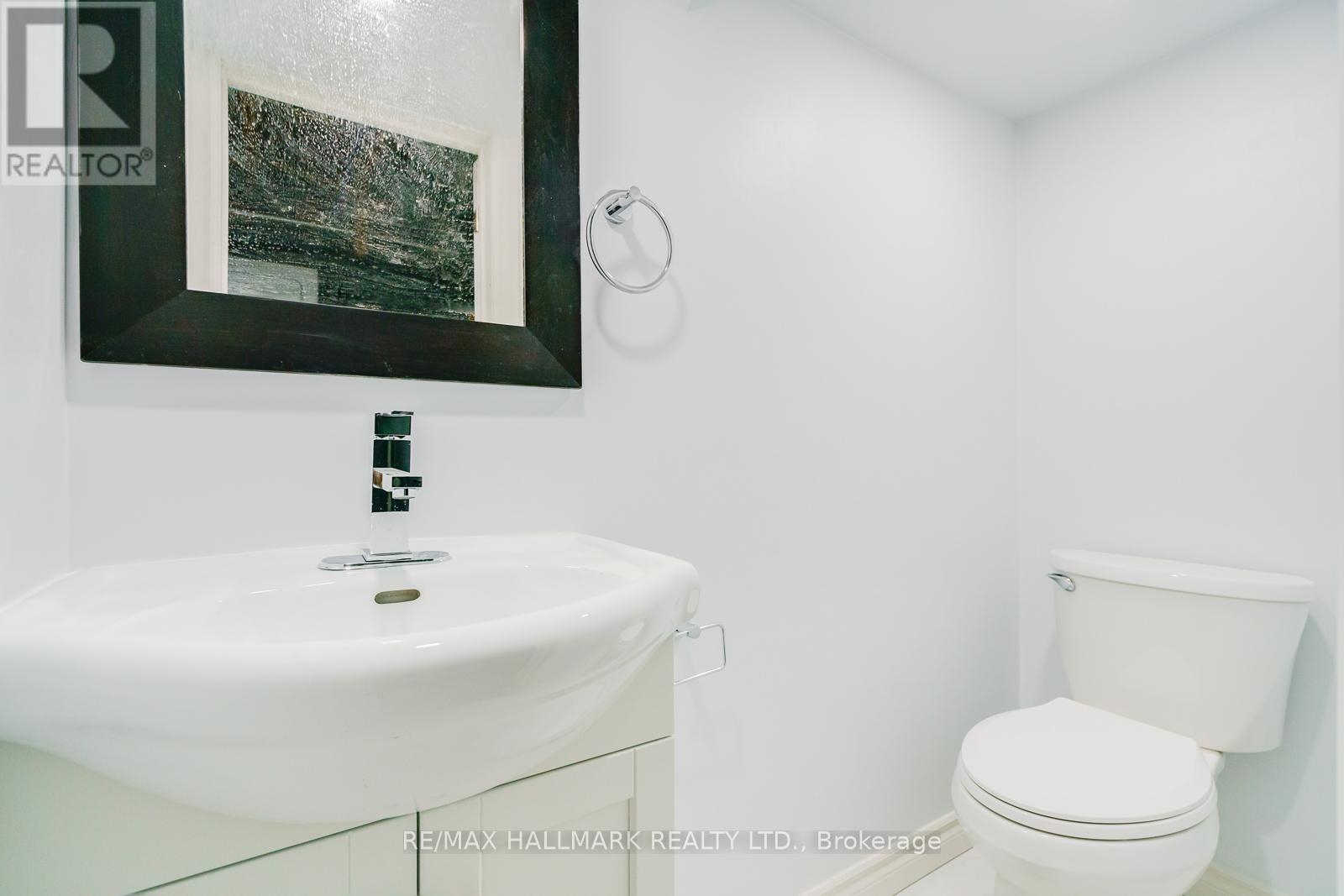 38 Osborne Avenue, Toronto, Ontario  M4E 3A9 - Photo 17 - E13013232