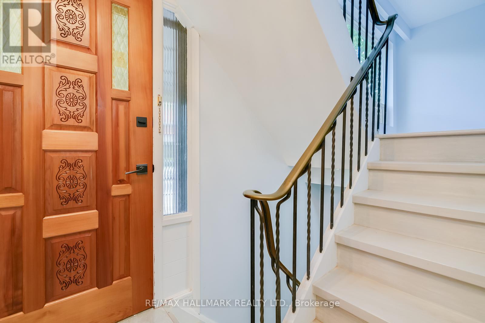 38 Osborne Avenue, Toronto, Ontario  M4E 3A9 - Photo 2 - E13013232