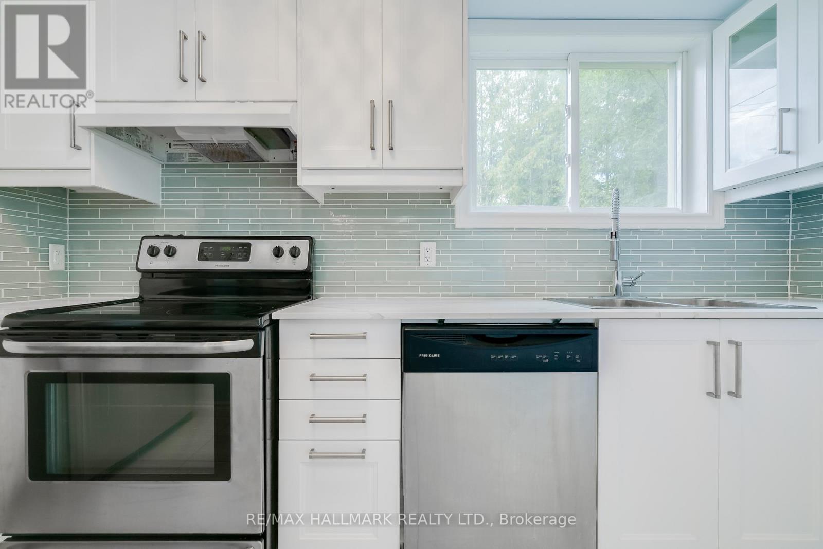 38 Osborne Avenue, Toronto, Ontario  M4E 3A9 - Photo 6 - E13013232