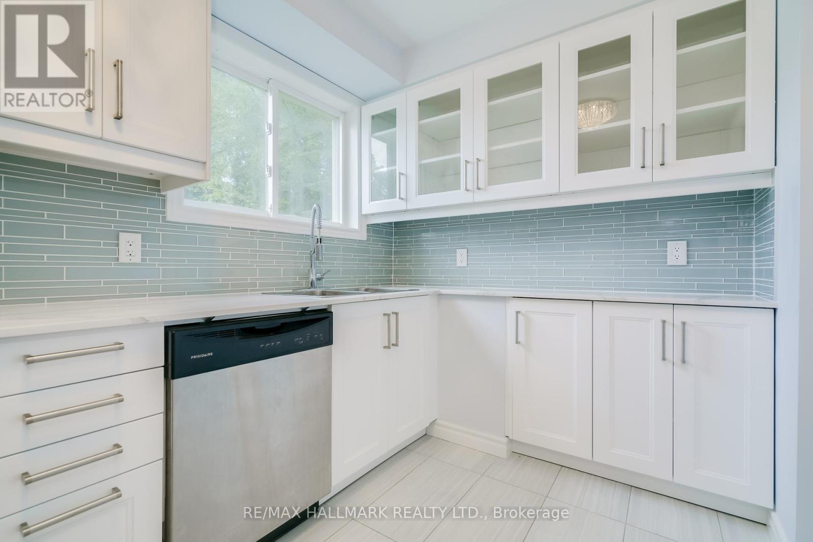 38 Osborne Avenue, Toronto, Ontario  M4E 3A9 - Photo 7 - E13013232