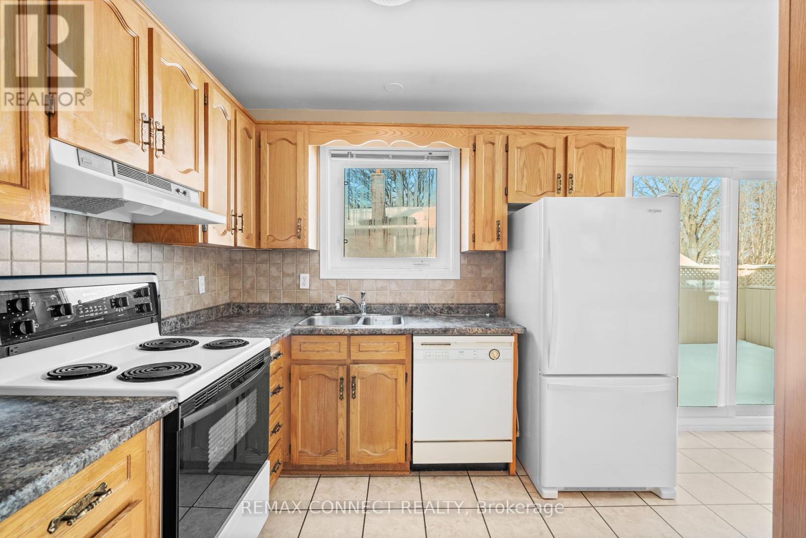 856 Chapleau Drive, Pickering, Ontario  L1W 1P4 - Photo 7 - E13013274