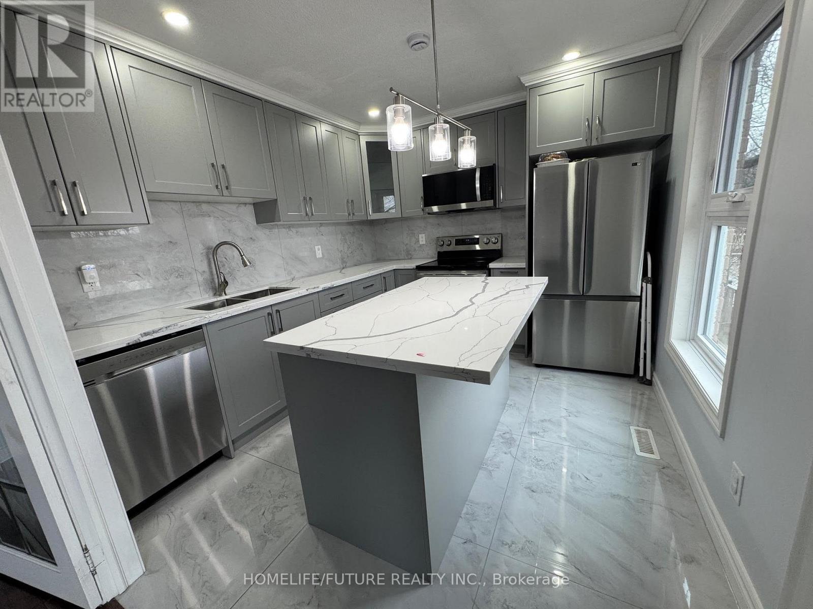 14 Lowder Place, Whitby, Ontario  L1N 8B9 - Photo 5 - E13013358