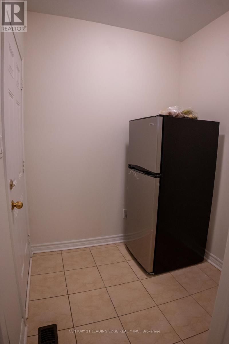 27 Mantz Crescent, Whitby, Ontario  L1R 0L3 - Photo 12 - E12936226