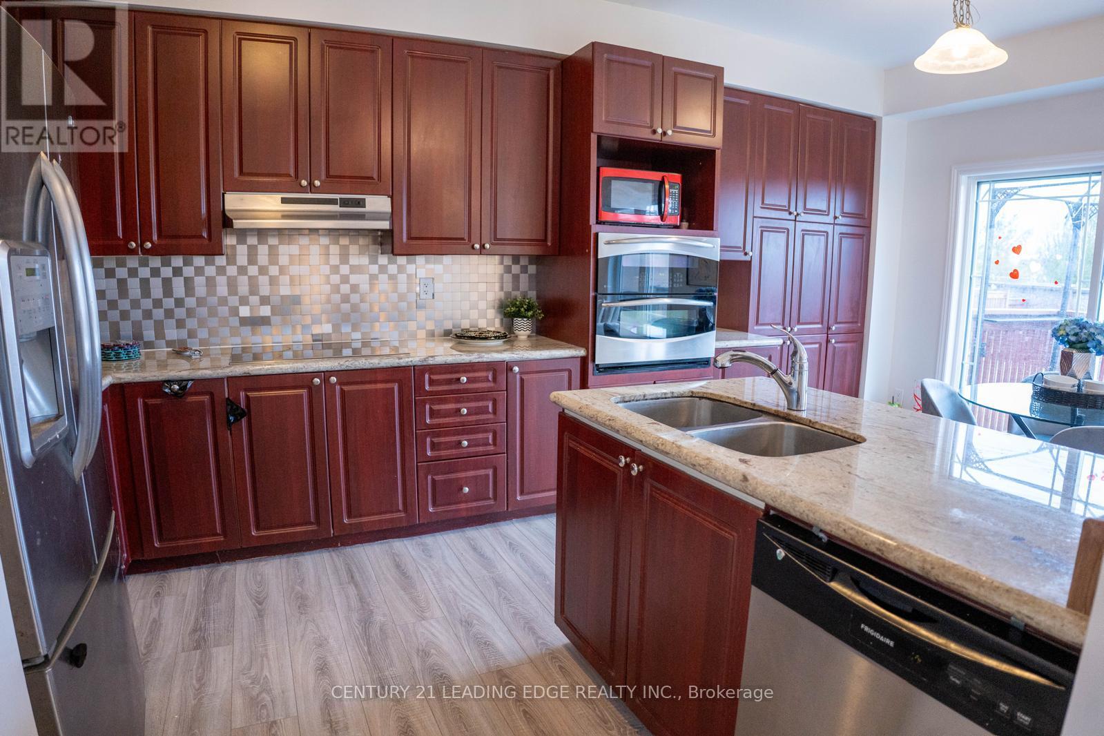 27 Mantz Crescent, Whitby, Ontario  L1R 0L3 - Photo 14 - E12936226