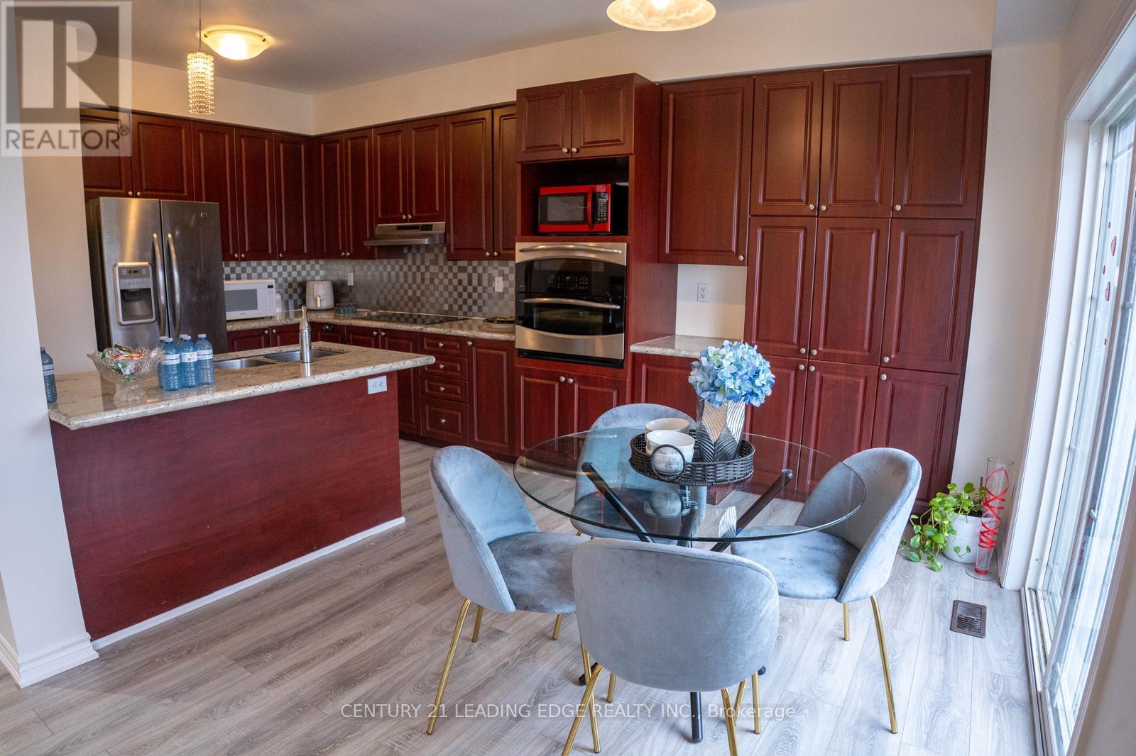 27 Mantz Crescent, Whitby, Ontario  L1R 0L3 - Photo 13 - E12936226