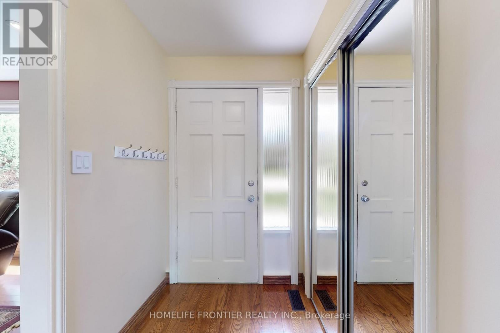 40 Delta Crescent, East Gwillimbury, Ontario  L9N 1G4 - Photo 3 - N12743010