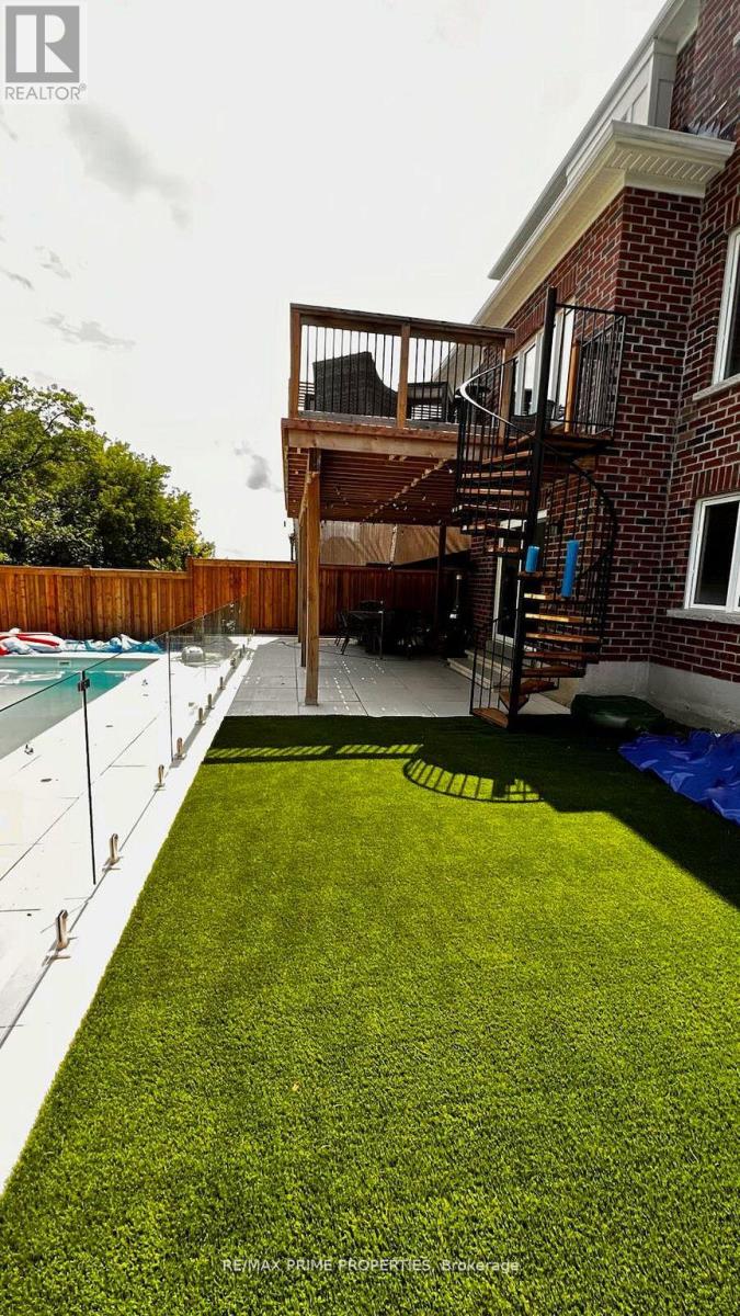 72 Ridge Gate Crescent, East Gwillimbury (Mt Albert), Ontario  L0G 1M0 - Photo 28 - N13013122