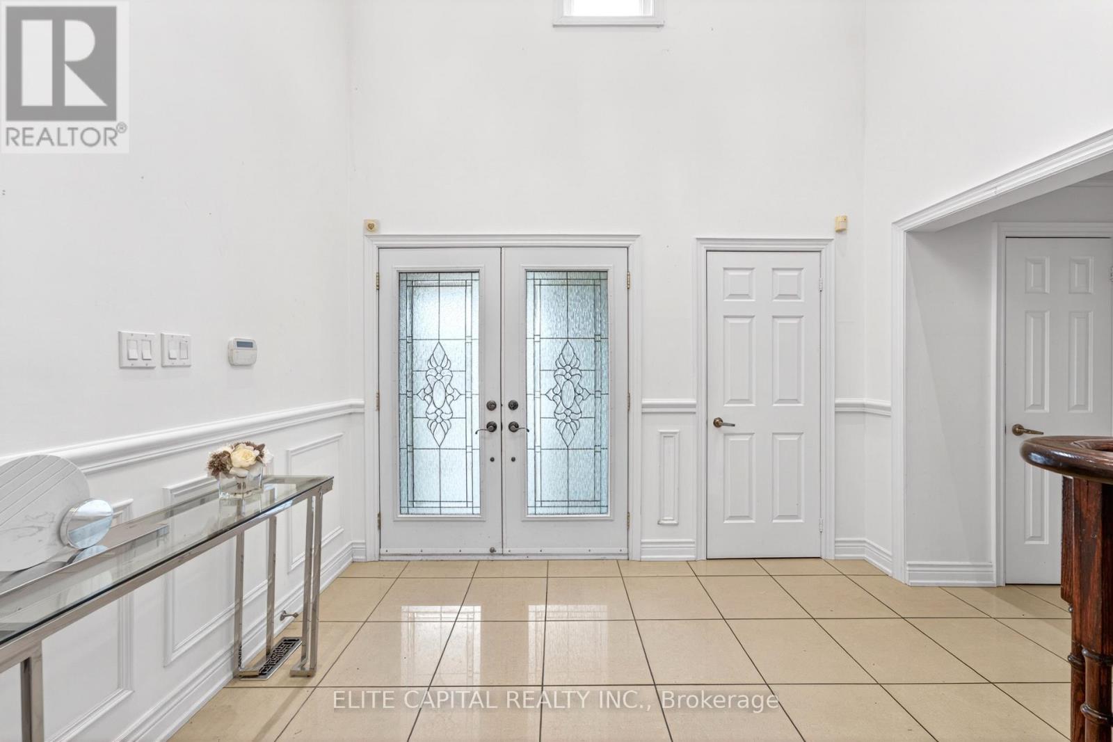 100 Bernard Avenue, Richmond Hill, Ontario  L4C 9Z5 - Photo 3 - N13013244