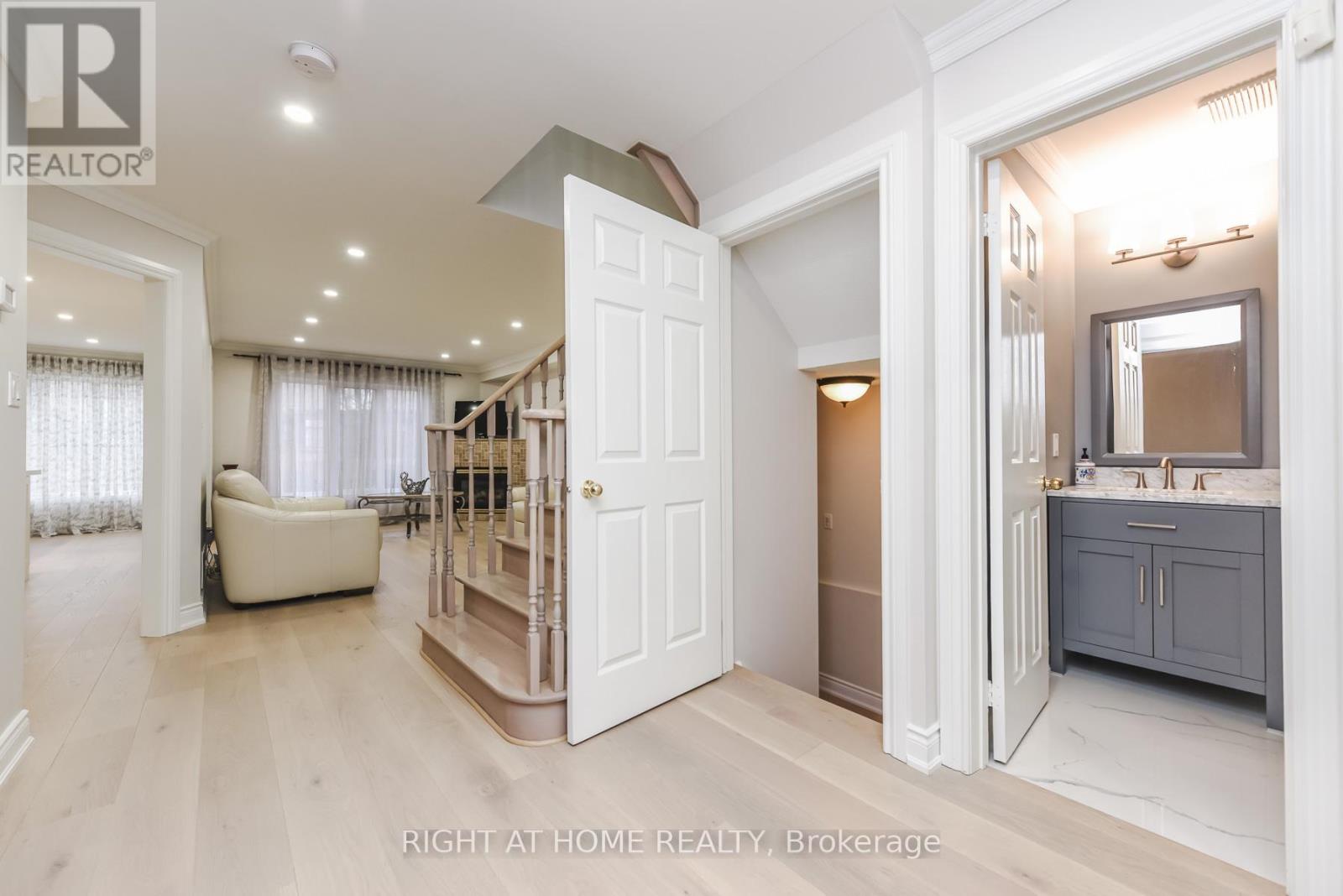 105 Panorama Crescent, Vaughan, Ontario  L4H 1J9 - Photo 5 - N13013300