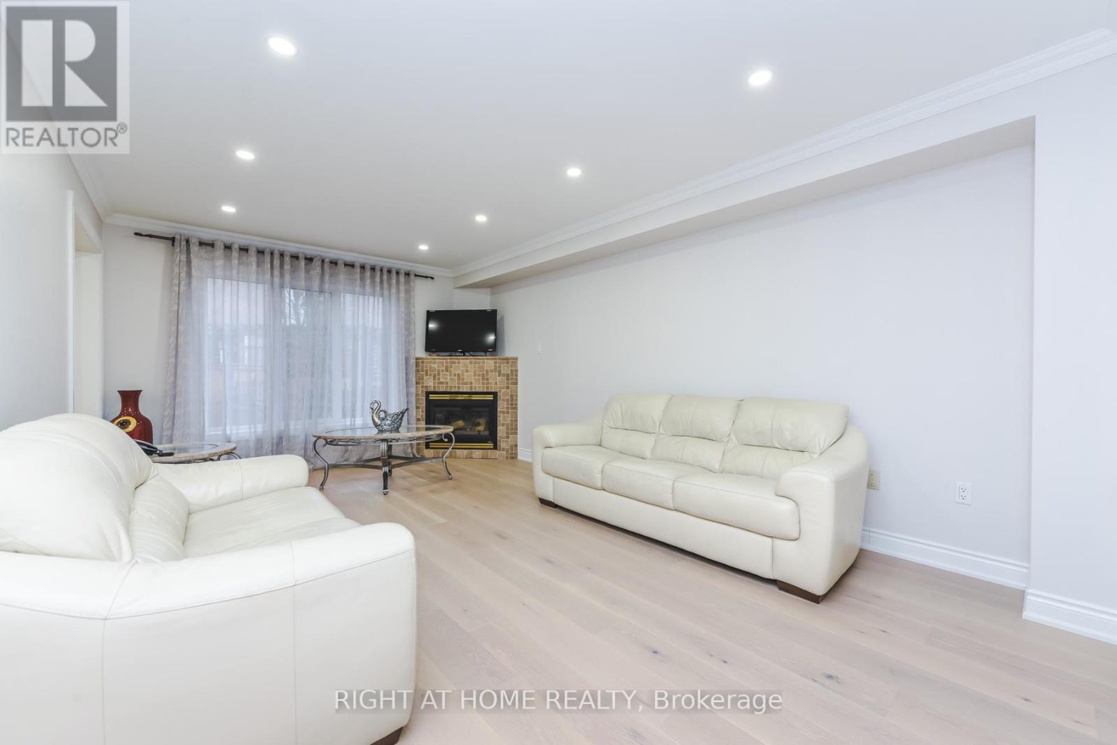 105 Panorama Crescent, Vaughan, Ontario  L4H 1J9 - Photo 6 - N13013300