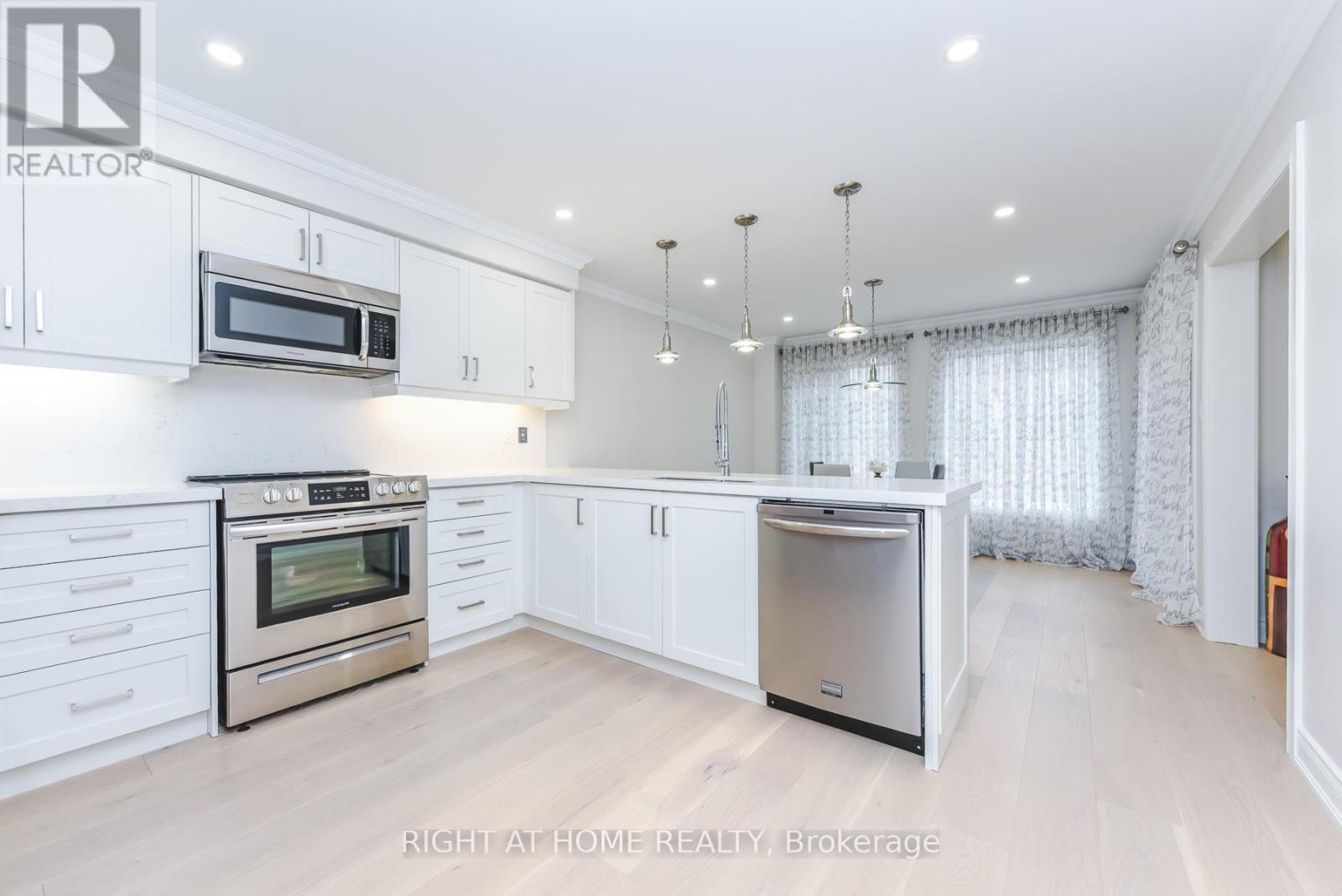 105 Panorama Crescent, Vaughan, Ontario  L4H 1J9 - Photo 8 - N13013300