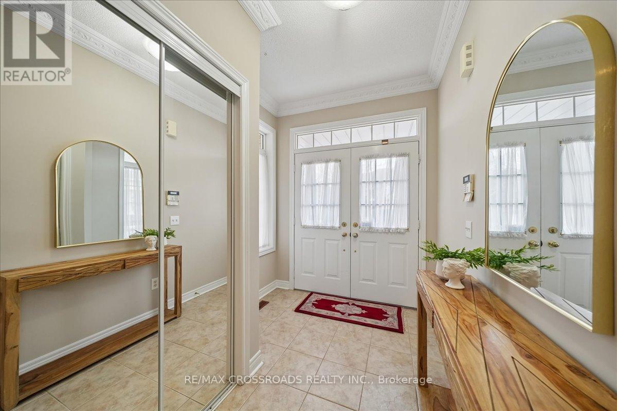 11 Cottingham Street, Markham, Ontario  L6C 2V3 - Photo 4 - N13013376