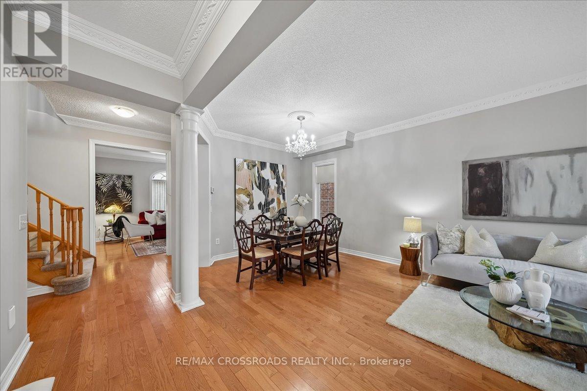 11 Cottingham Street, Markham, Ontario  L6C 2V3 - Photo 5 - N13013376