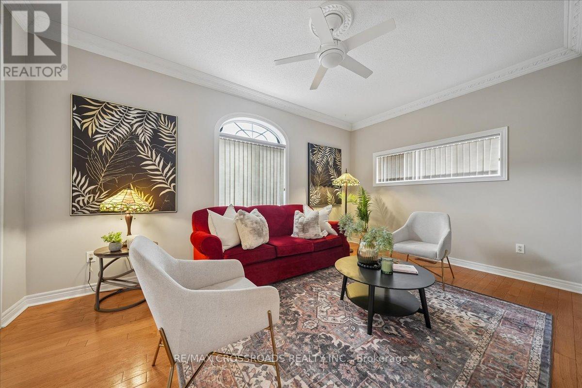 11 Cottingham Street, Markham, Ontario  L6C 2V3 - Photo 9 - N13013376