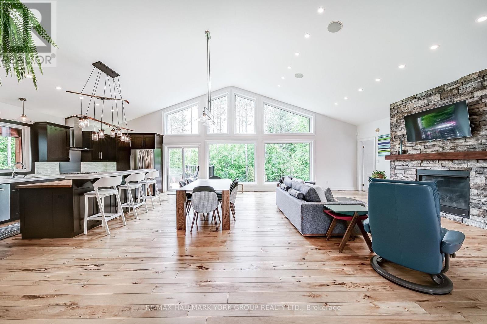 118 Mennill Drive, Springwater (Snow Valley), Ontario  L0L 1Y3 - Photo 4 - S13013286