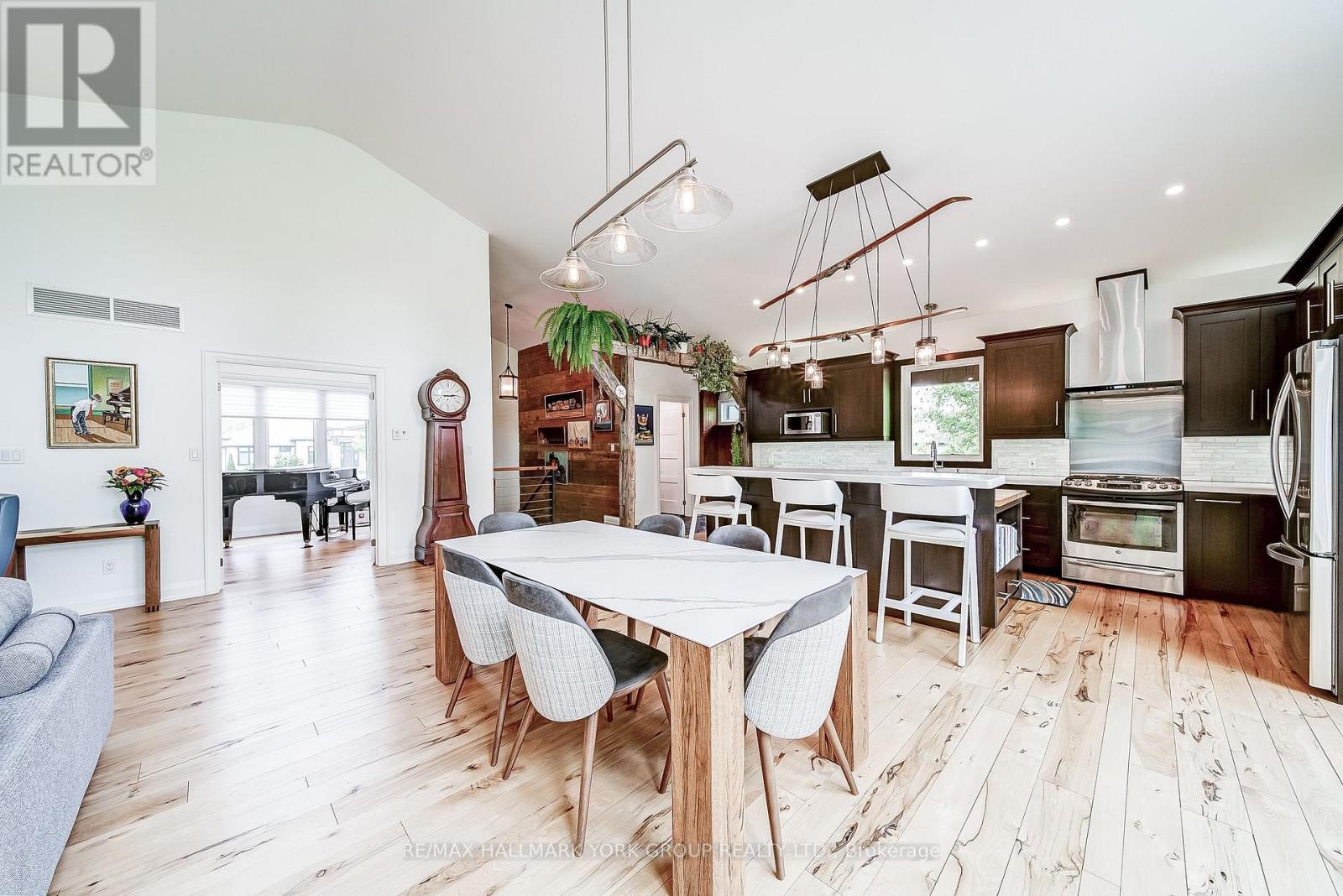 118 Mennill Drive, Springwater (Snow Valley), Ontario  L0L 1Y3 - Photo 8 - S13013286