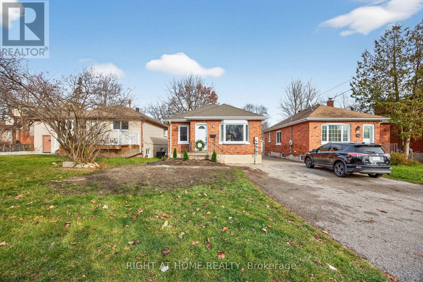 25 THOMSON STREET, barrie (queen's park), Ontario