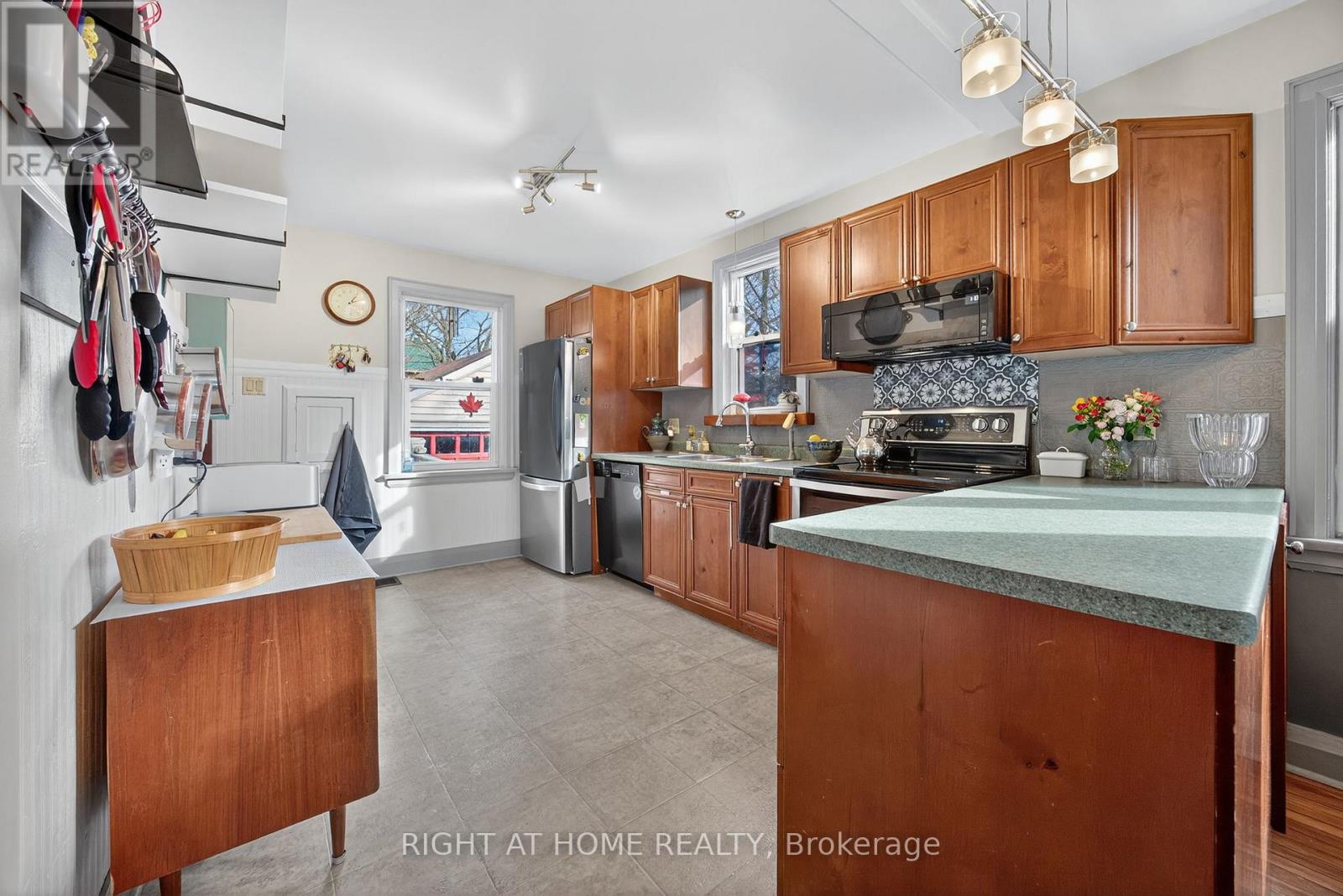 25 Thomson Street, Barrie, Ontario  L4N 1X4 - Photo 7 - S13013342