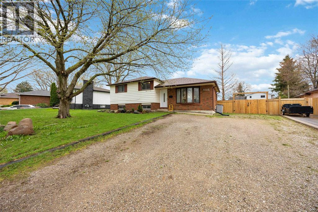 1209 Webster Drive, Sarnia, Ontario  N7S 2J6 - Photo 2 - 26008373