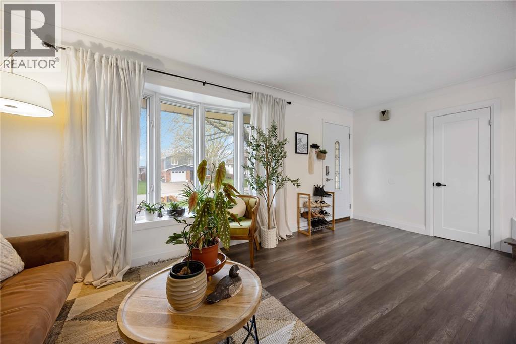 1209 Webster Drive, Sarnia, Ontario  N7S 2J6 - Photo 6 - 26008373