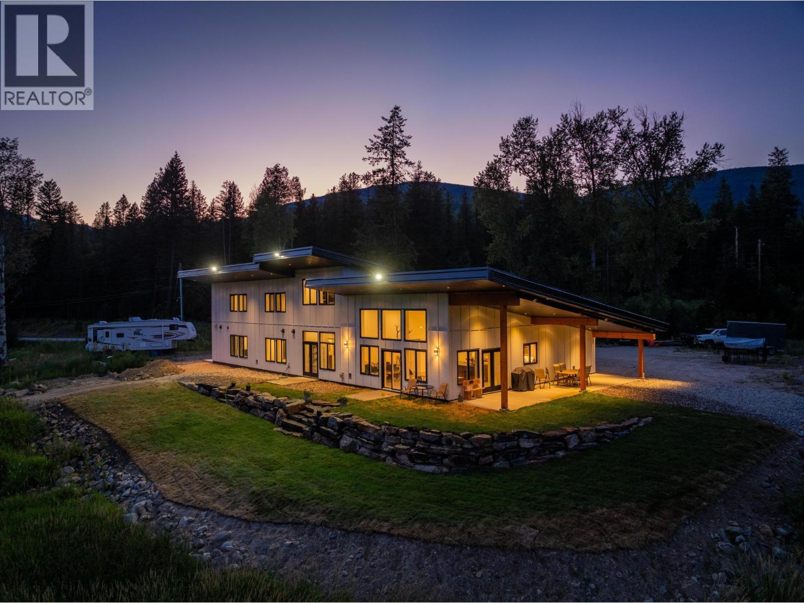 2335 PASS CREEK Road, Castlegar, British Columbia