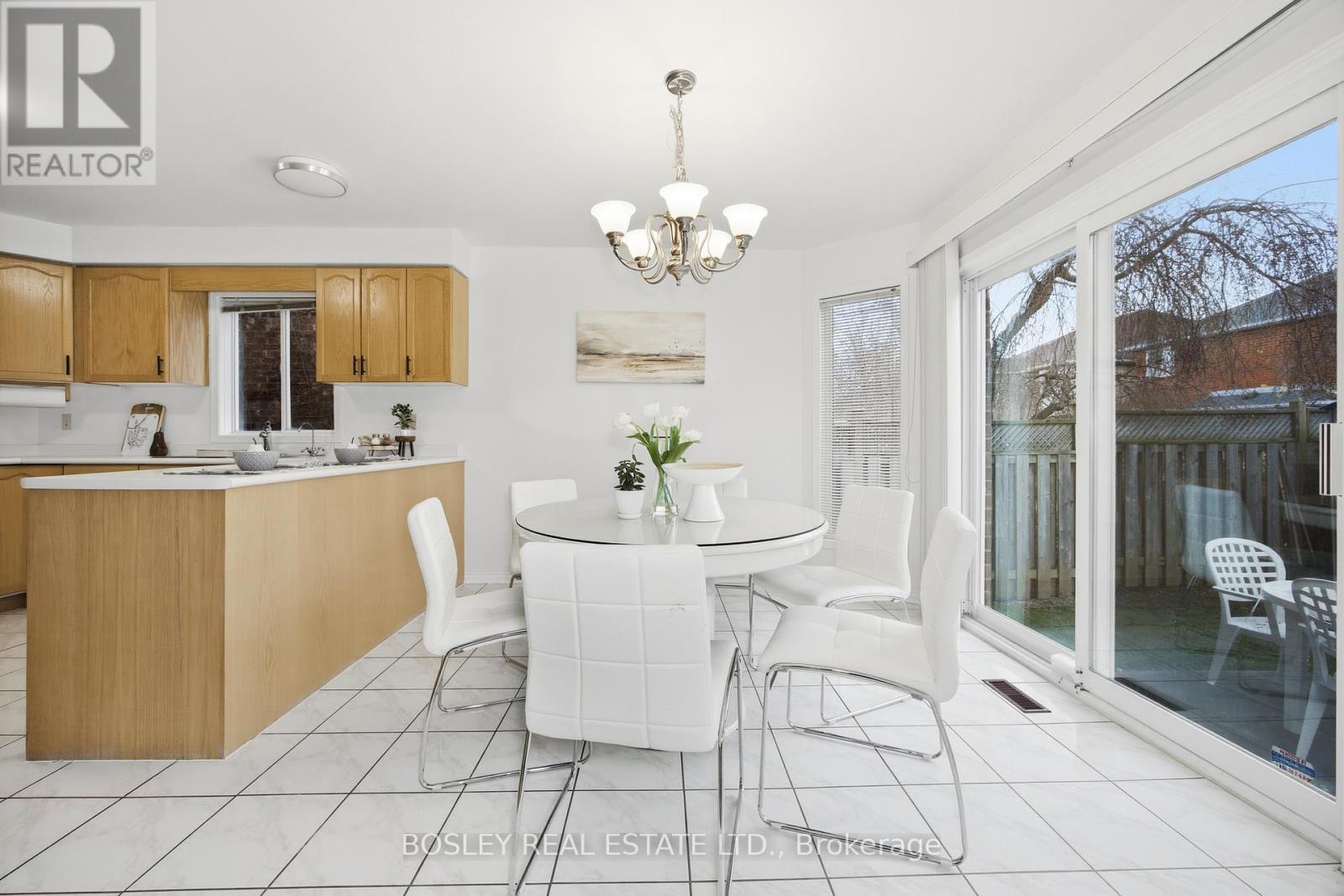 5176 Castlefield Drive, Mississauga, Ontario  L5V 1S2 - Photo 10 - W13013148