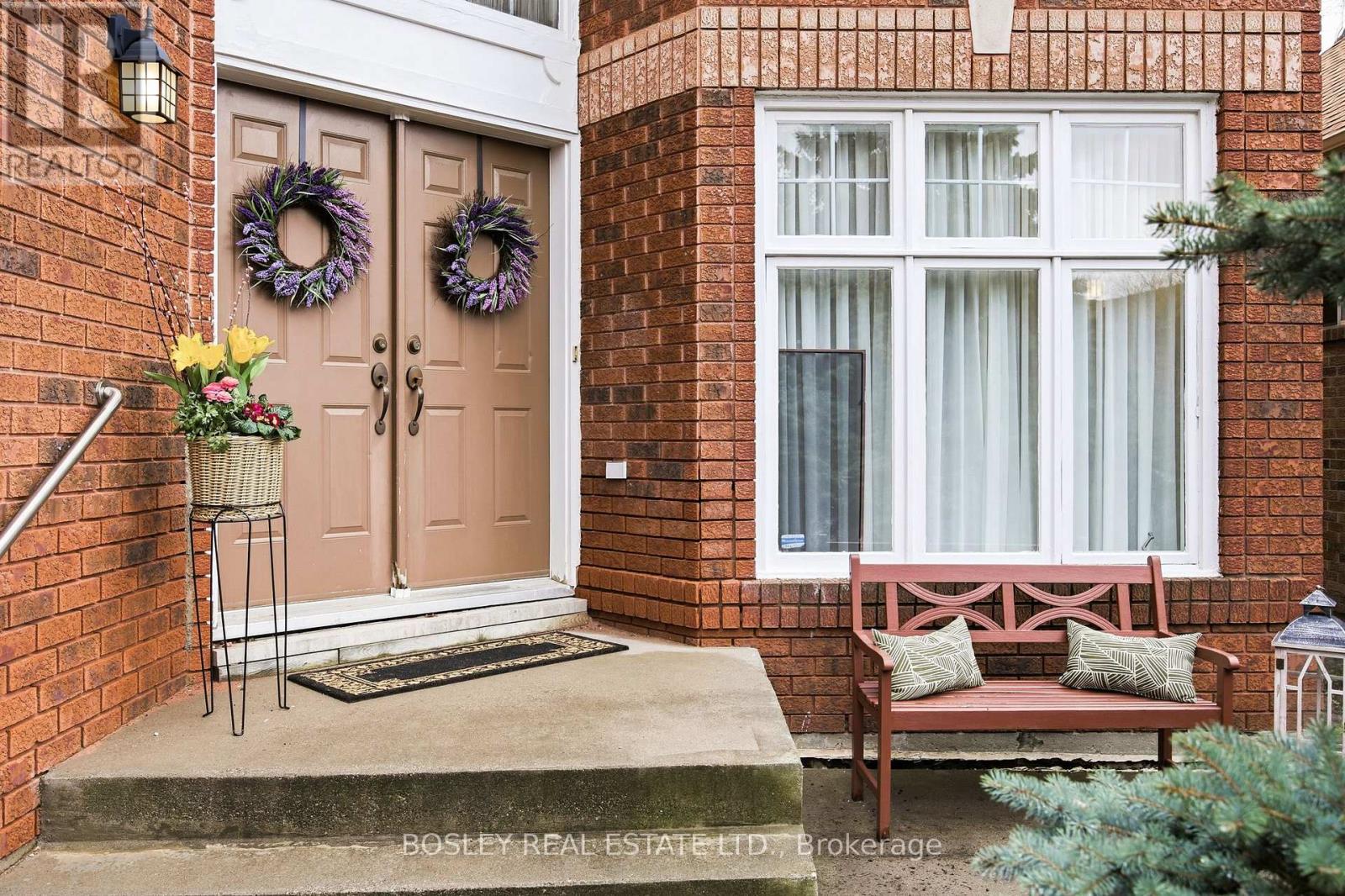 5176 Castlefield Drive, Mississauga, Ontario  L5V 1S2 - Photo 2 - W13013148