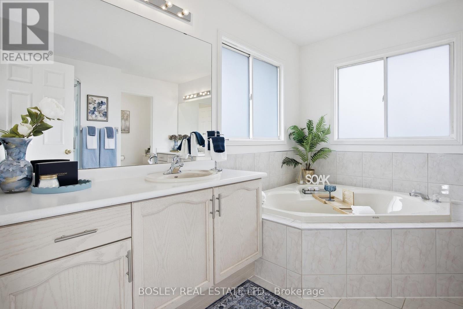 5176 Castlefield Drive, Mississauga, Ontario  L5V 1S2 - Photo 23 - W13013148