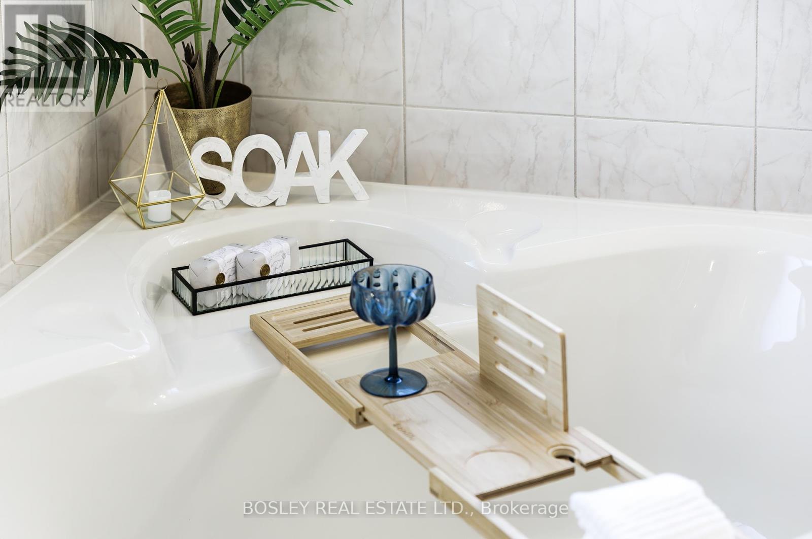 5176 Castlefield Drive, Mississauga, Ontario  L5V 1S2 - Photo 43 - W13013148