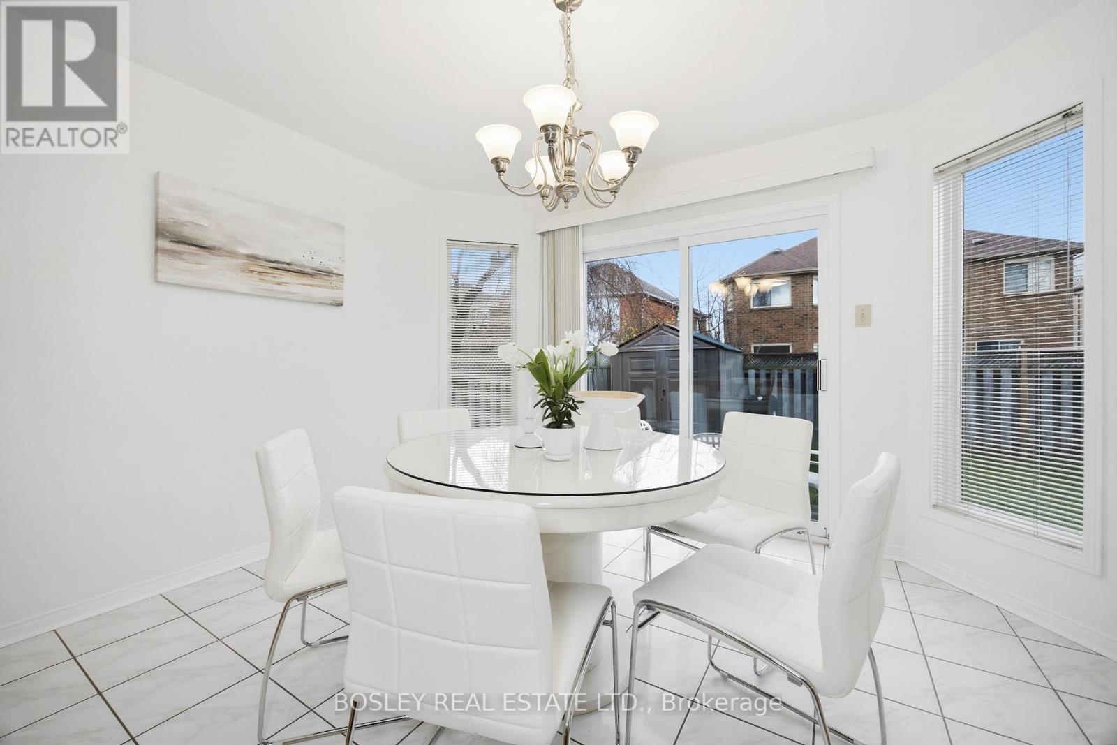 5176 Castlefield Drive, Mississauga, Ontario  L5V 1S2 - Photo 9 - W13013148