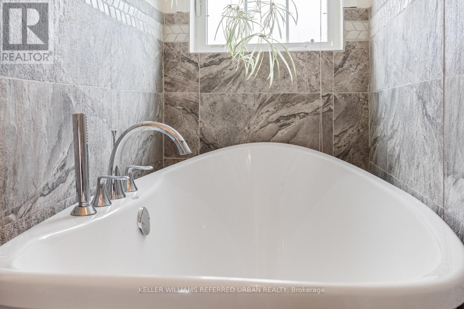 26 Abraham Welsh Road, Toronto, Ontario  M9M 0B7 - Photo 24 - W13013160