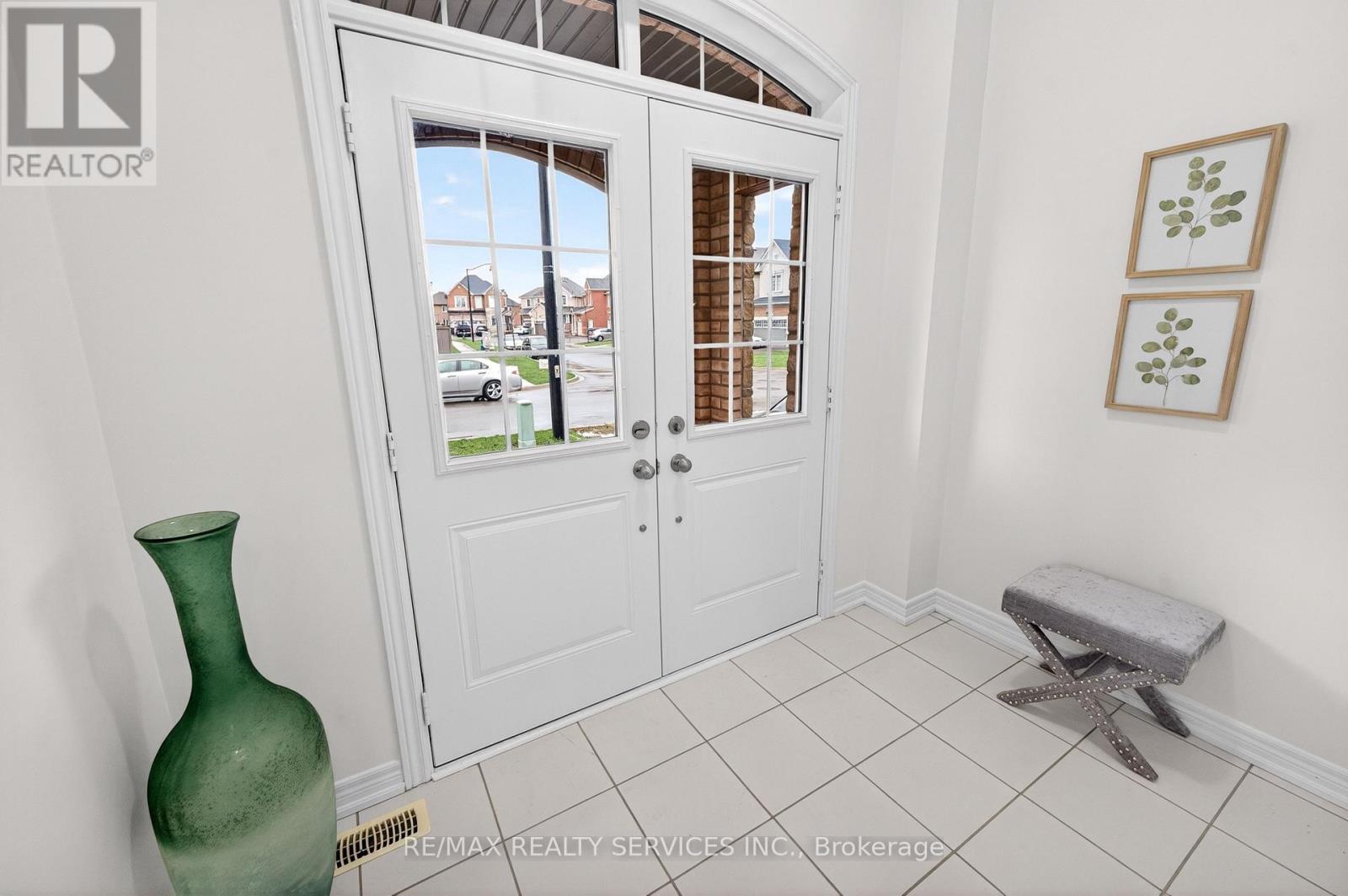 100 Emerald Coast Trail, Brampton, Ontario  L7A 5A7 - Photo 4 - W13013312