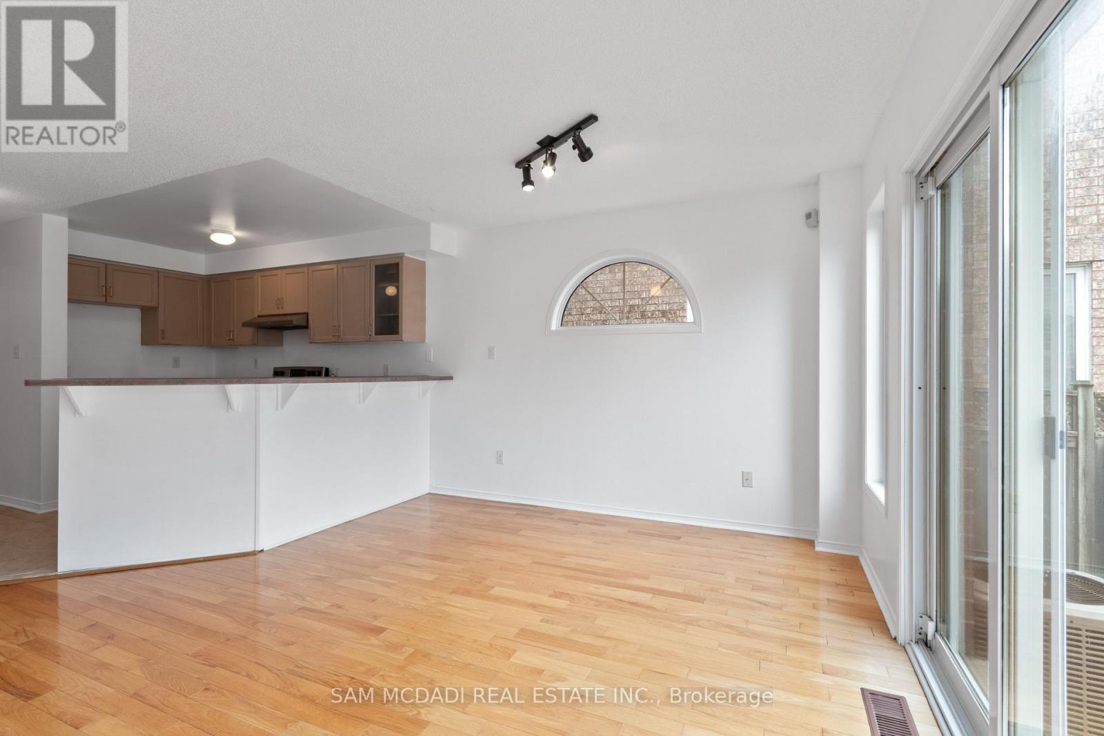 5411 Sweetgrass Gate, Mississauga (East Credit), Ontario  L5V 2N2 - Photo 5 - W13013368