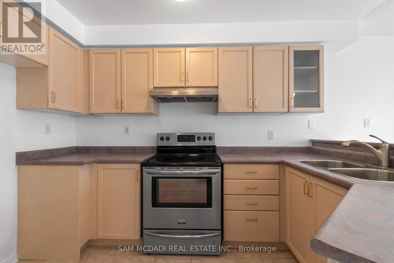 5411 Sweetgrass Gate, Mississauga (East Credit), Ontario  L5V 2N2 - Photo 8 - W13013368