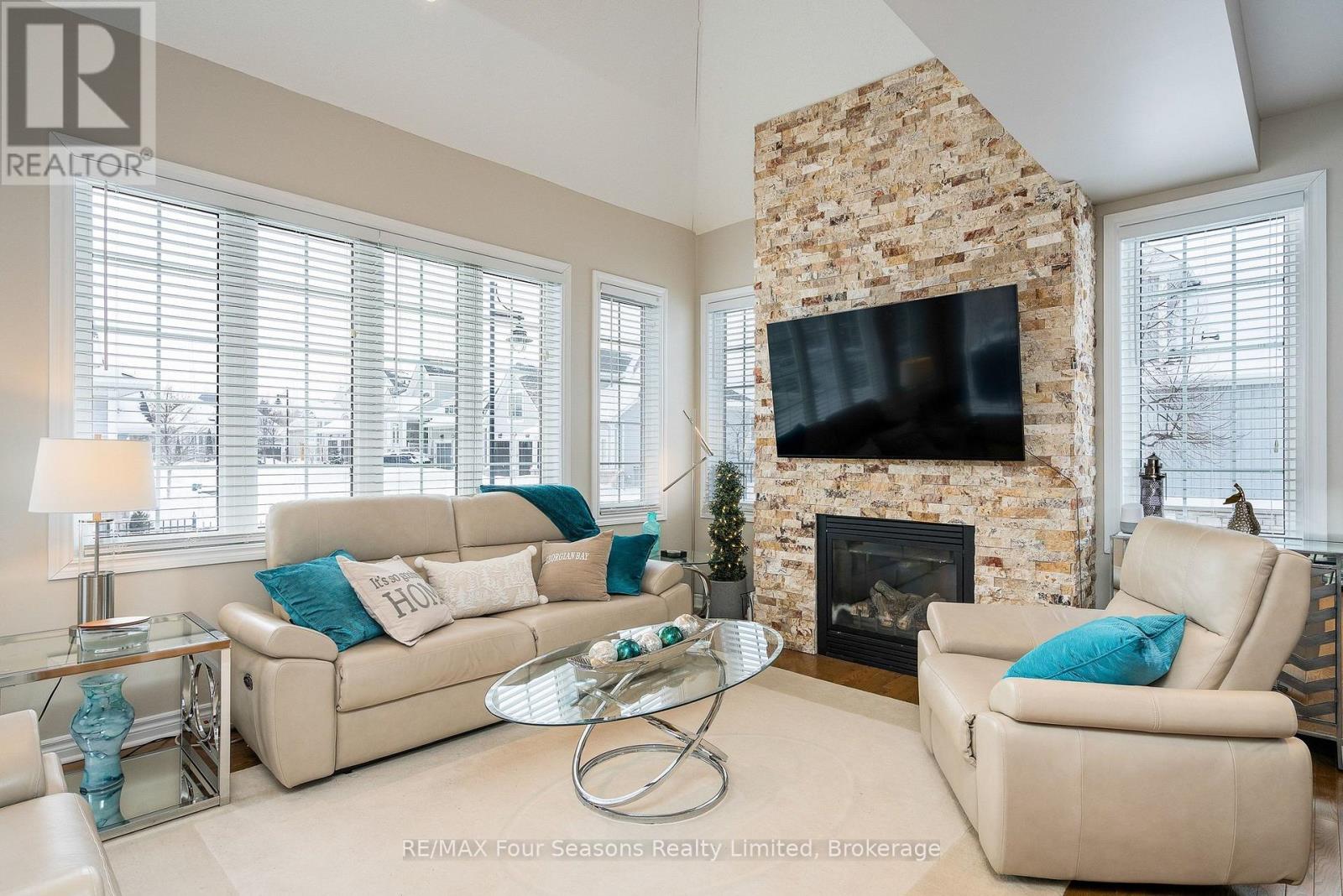 64 Waterview Road, Wasaga Beach, Ontario  L9Z 0E9 - Photo 4 - S12782282