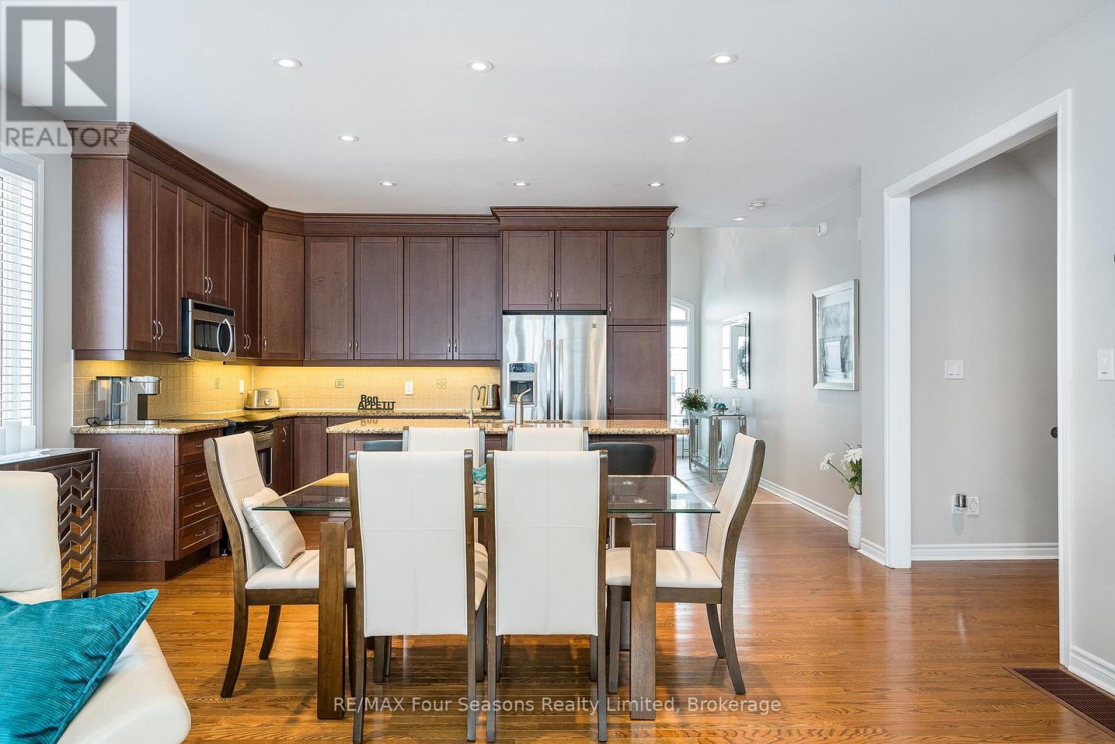 64 Waterview Road, Wasaga Beach, Ontario  L9Z 0E9 - Photo 7 - S12782282