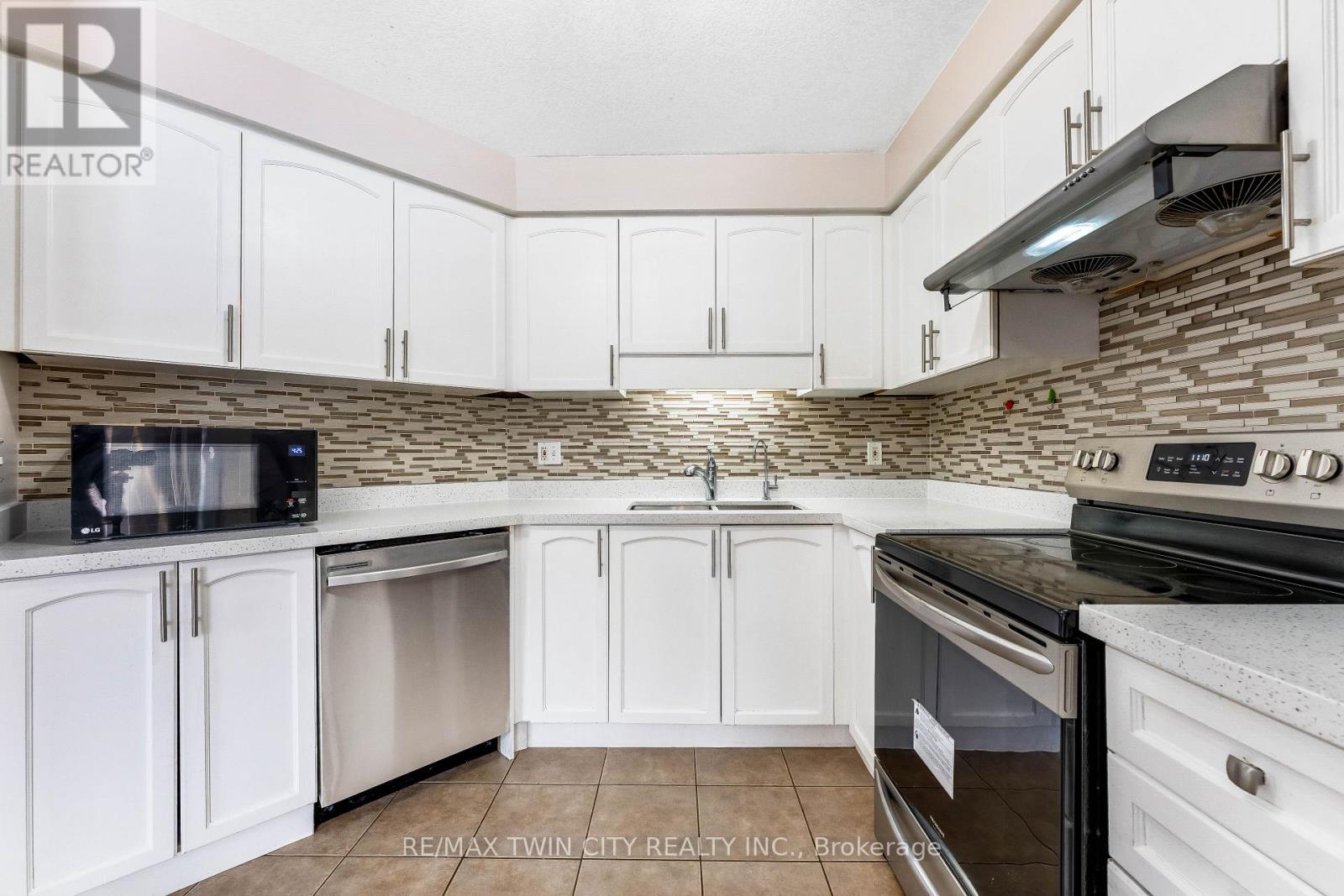 142 Dubrick Crescent, Kitchener, Ontario  N2E 4G3 - Photo 12 - X13013220