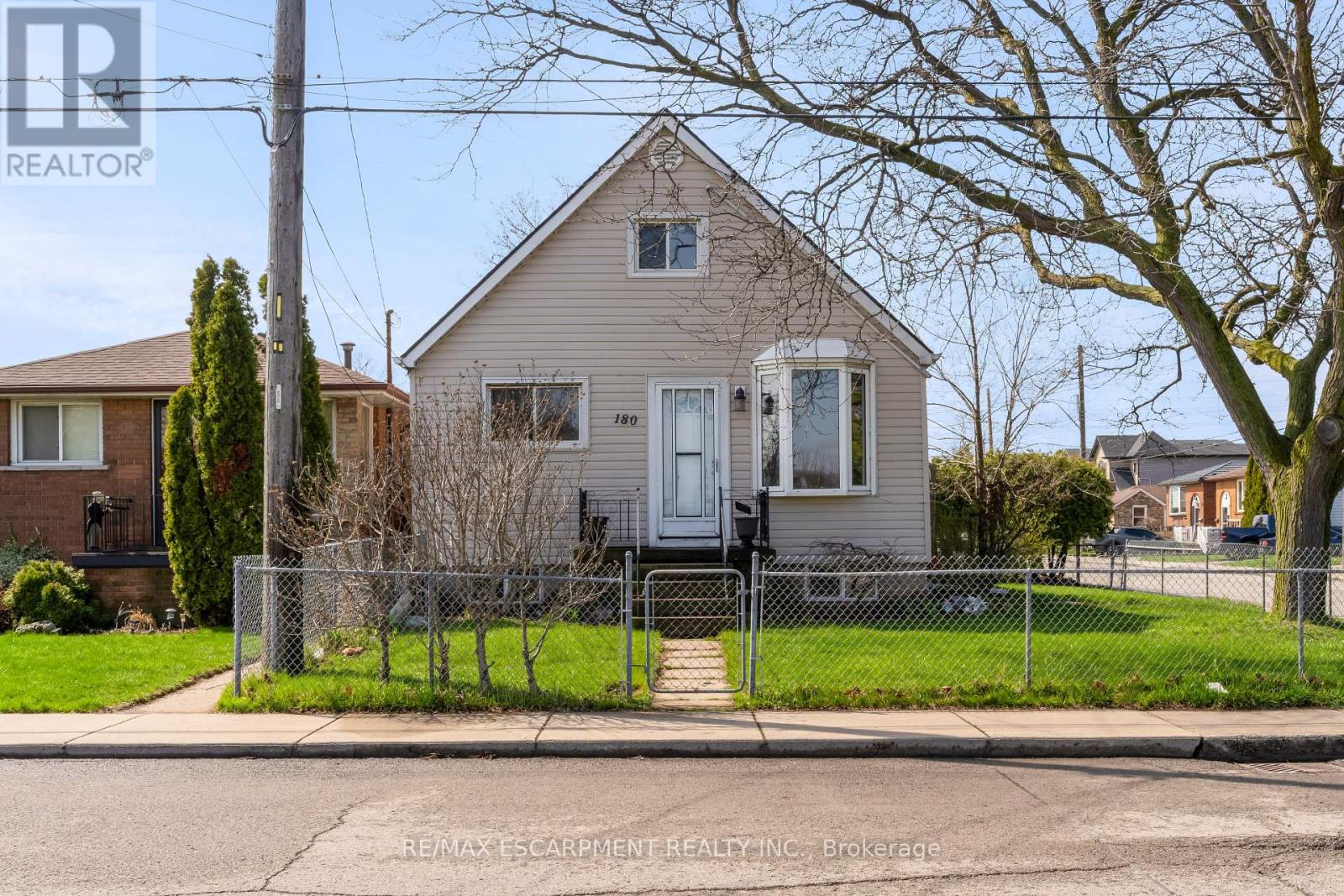 180 Mead Avenue, Hamilton, Ontario  L8H 3V1 - Photo 2 - X13013366