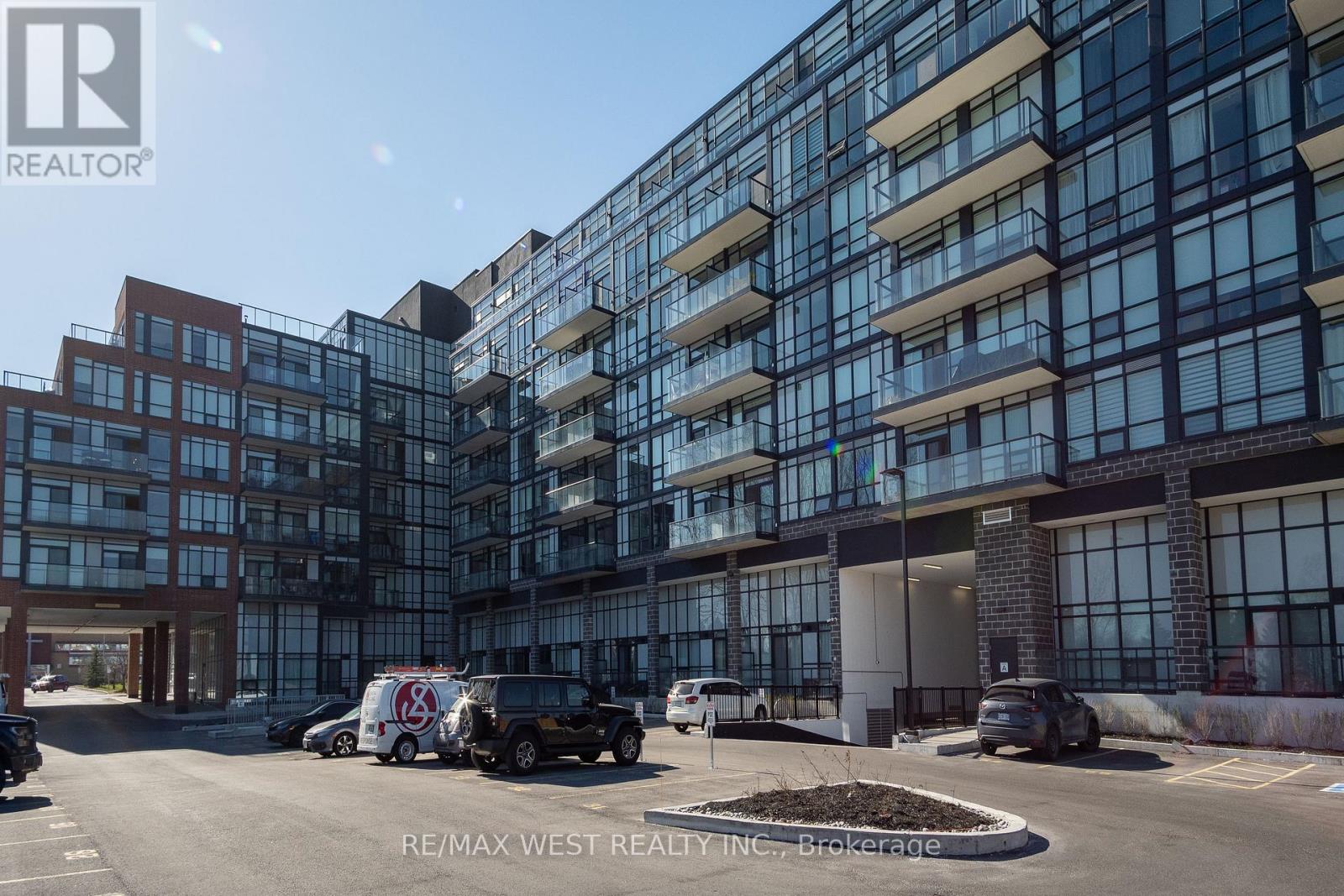 231 - 681 Yonge Street, Barrie, Ontario  L4N 4E8 - Photo 3 - S13009646