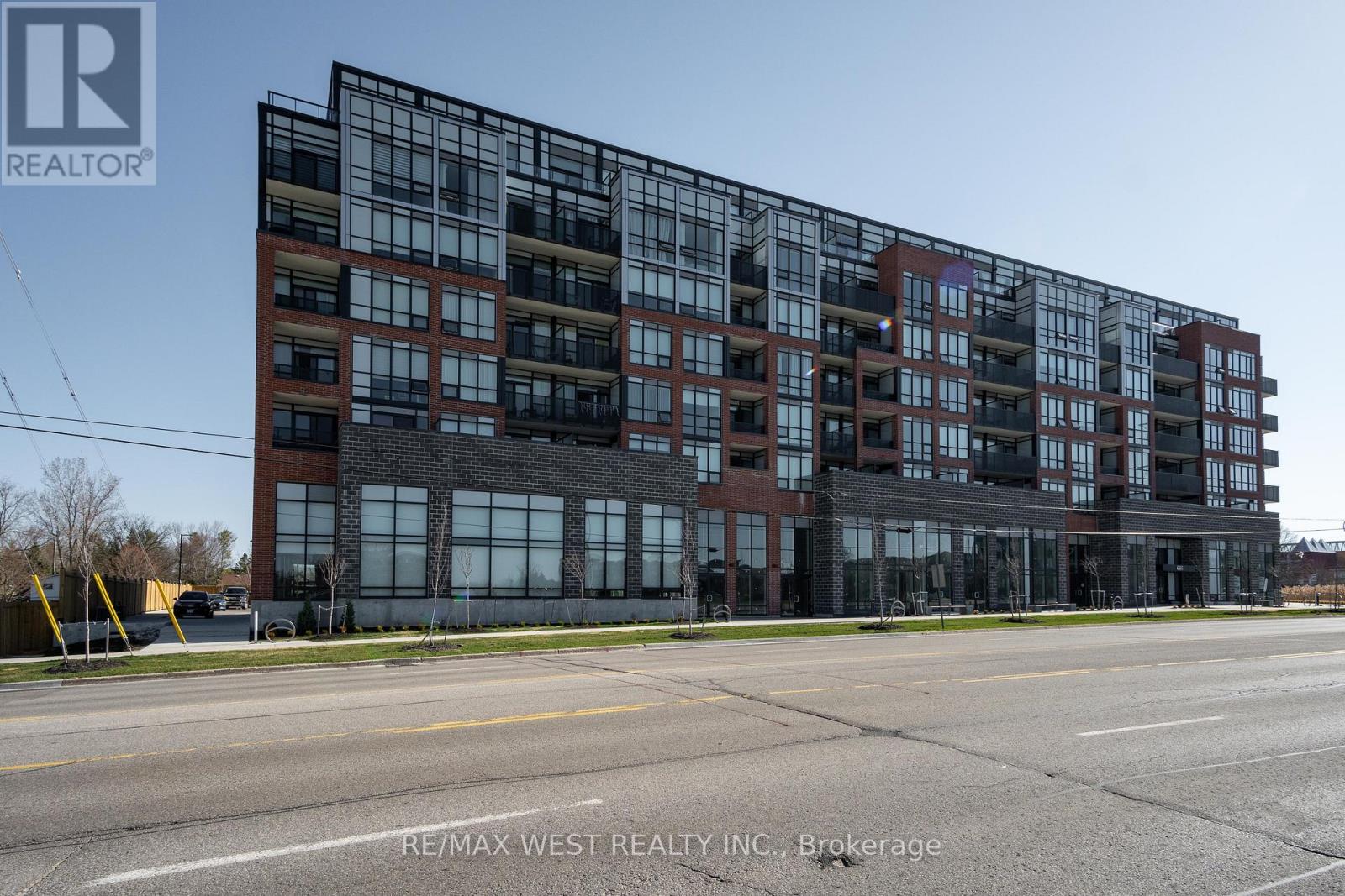 231 - 681 Yonge Street, Barrie, Ontario  L4N 4E8 - Photo 2 - S13009646