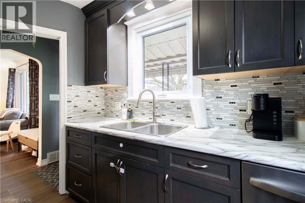 149 E 34th Street, Hamilton, Ontario  L8V 3W7 - Photo 10 - 40821836