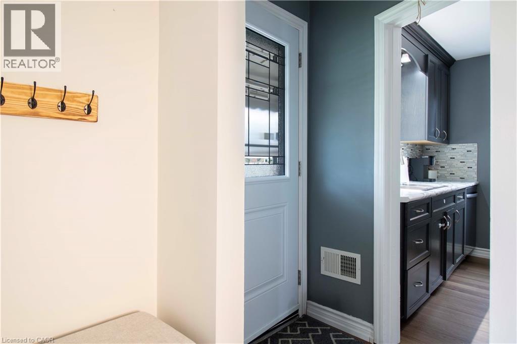 149 E 34th Street, Hamilton, Ontario  L8V 3W7 - Photo 6 - 40821836