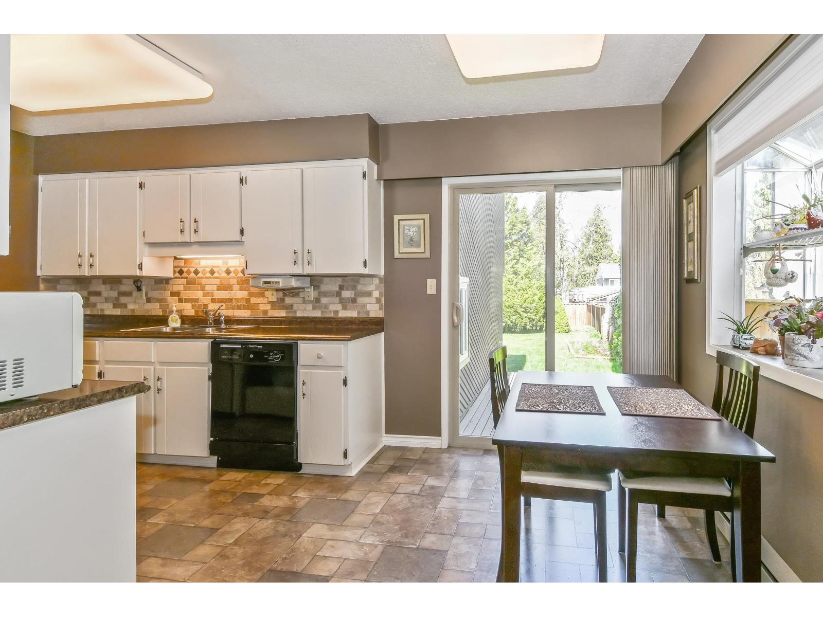 20123 49a Avenue, Langley, British Columbia  V3A 3S2 - Photo 8 - R3112356