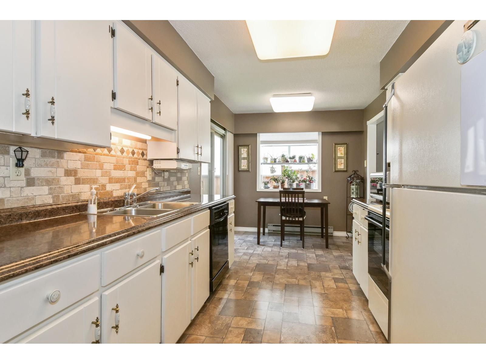 20123 49a Avenue, Langley, British Columbia  V3A 3S2 - Photo 11 - R3112356