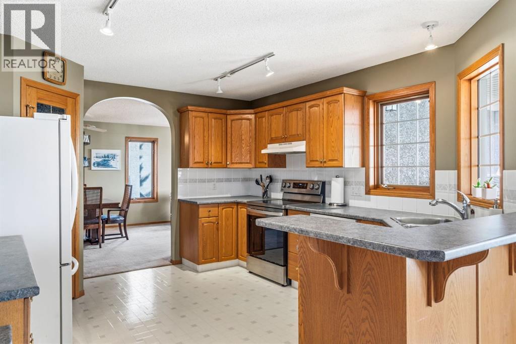 48 Headlands Close, Cochrane, Alberta  T4C 1M3 - Photo 3 - A2301386