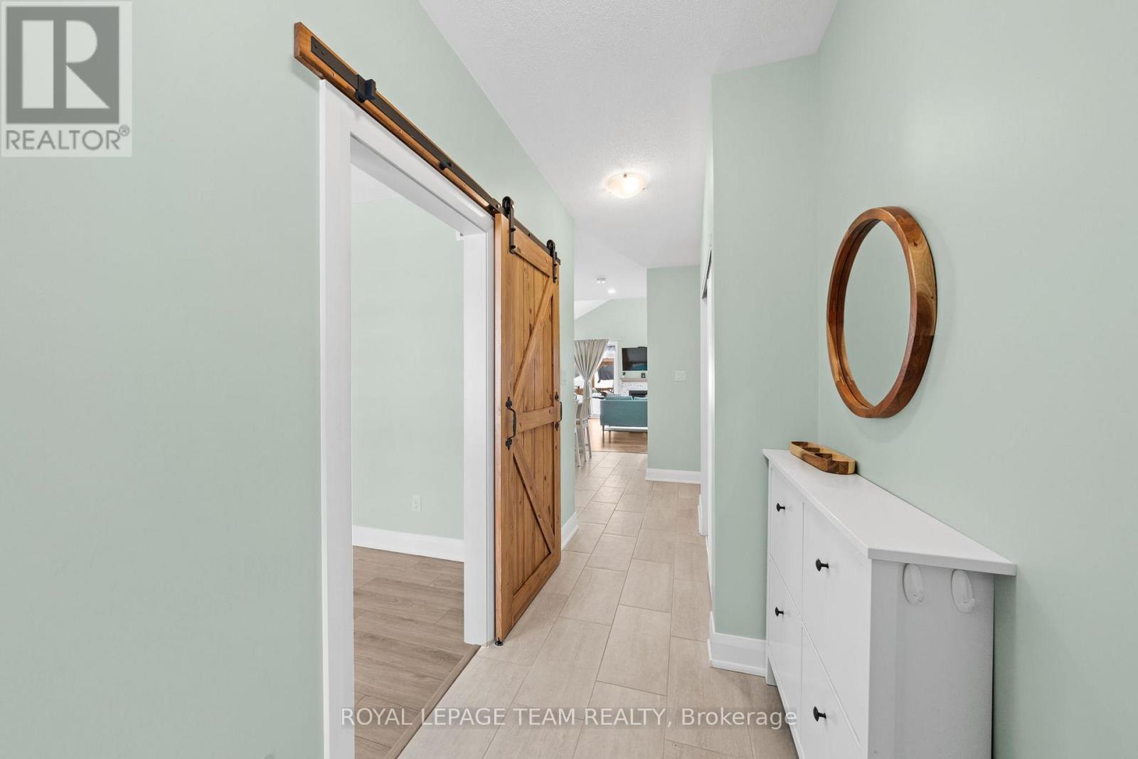 111 Dun Skipper Drive, Ottawa, Ontario  K1X 0G1 - Photo 3 - X12837782