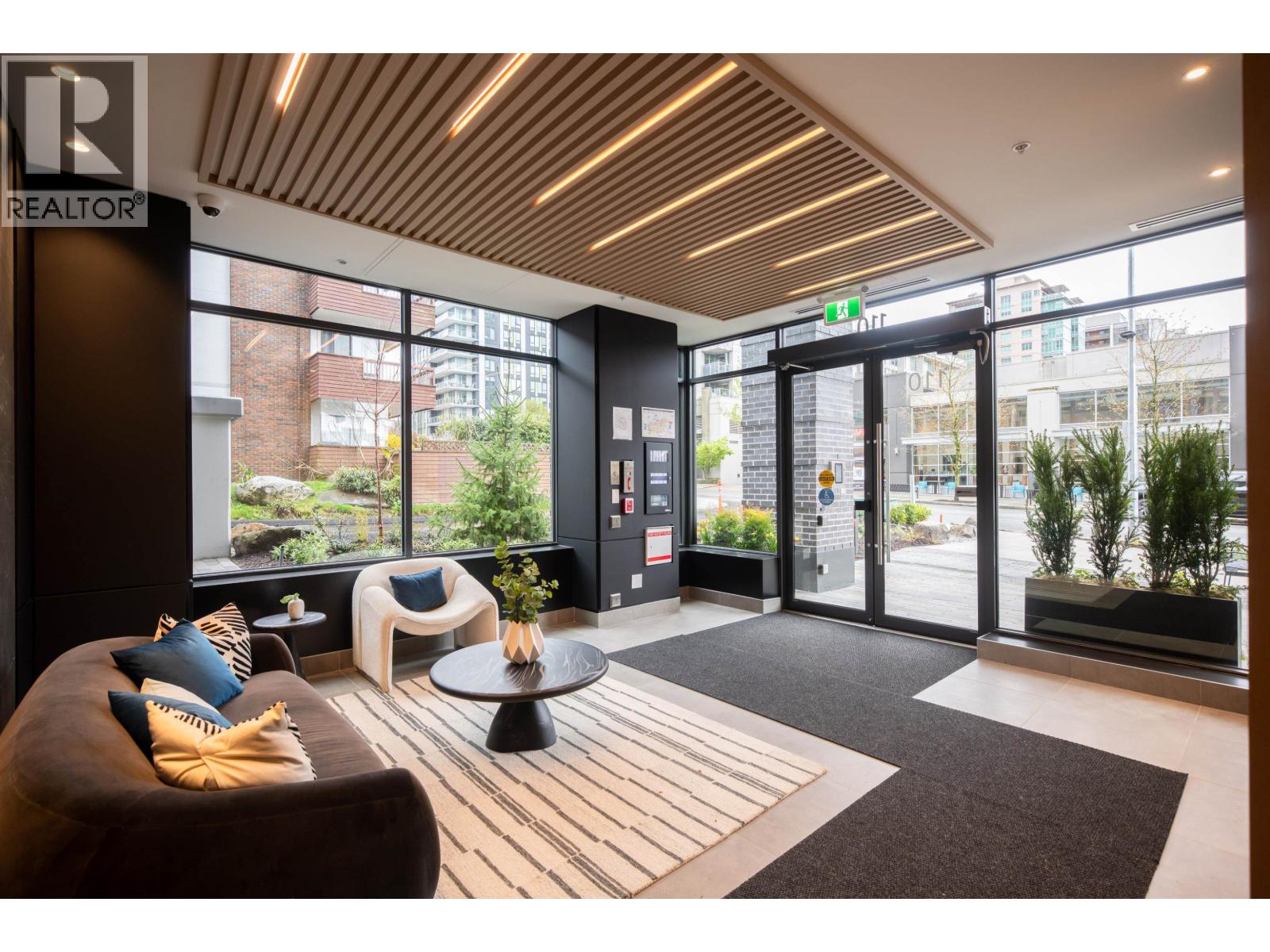 414 110 E 17th Street, North Vancouver, British Columbia  V5V 1A1 - Photo 3 - R3112754