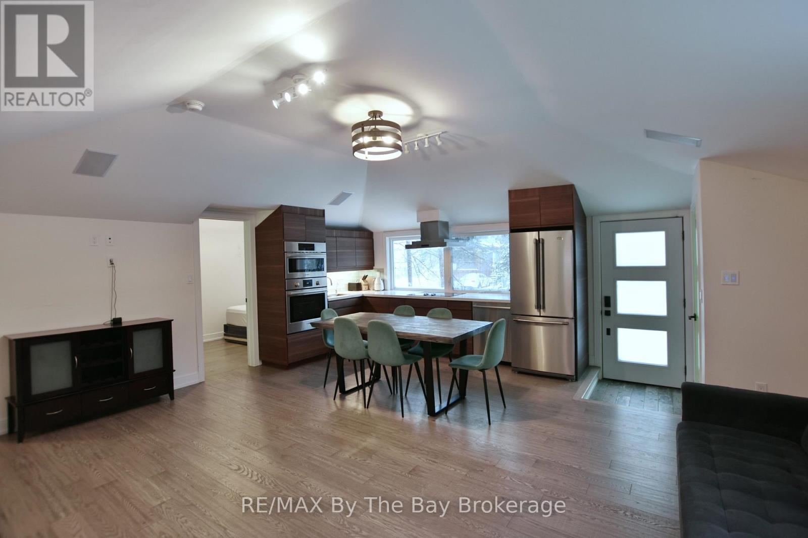 15 61st Street S, Wasaga Beach, Ontario  L9Z 1W1 - Photo 3 - S13013474