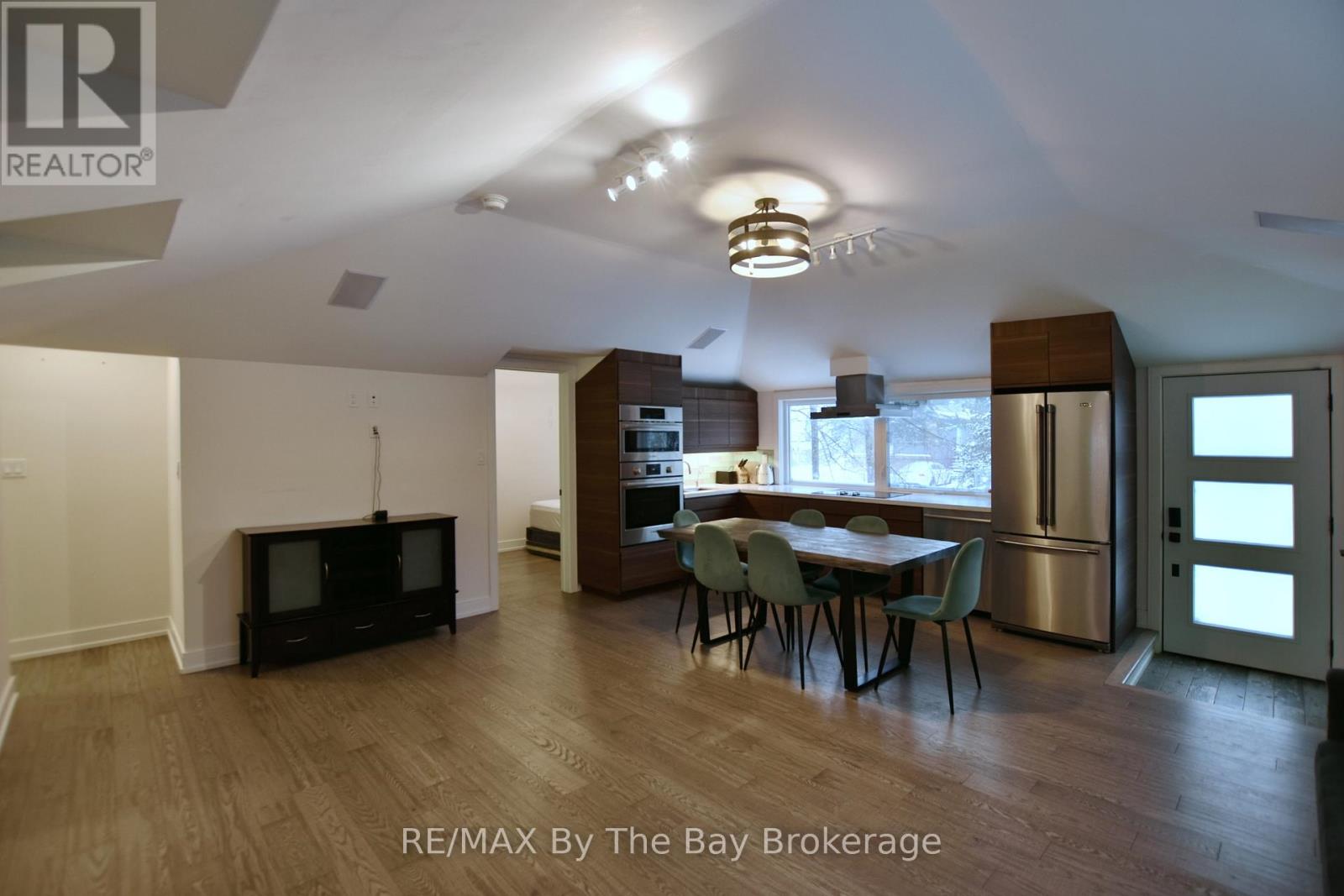 15 61st Street S, Wasaga Beach, Ontario  L9Z 1W1 - Photo 4 - S13013474